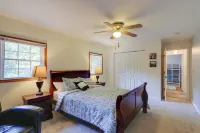 Harpers Ferry Cabin - Walk to Private Lake! - Pet Friendly