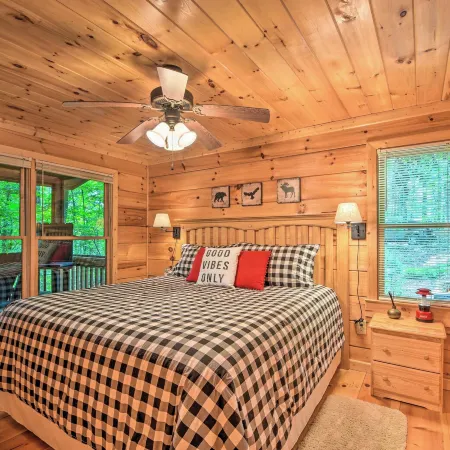 'Pinot & Pine' Chic Log Cabin ~ 5 Mi to Blue Ridge