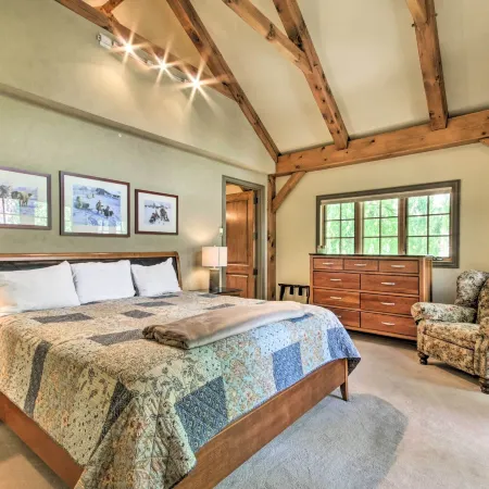 Rivers Edge Mtn Home Private Hot Tub and Views