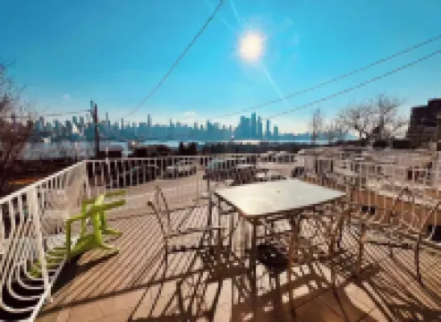 World Cup! Waterfront Views 15 Mins to NYC! Hoteles en Weehawken