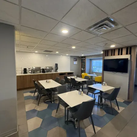 Microtel Inn & Suites by Wyndham Wheeling at the Highlands
