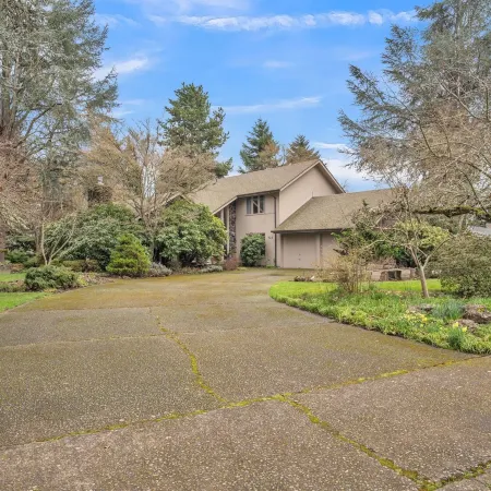 Eugene - Close to Everything 3 Bedroom Home by RedAwning