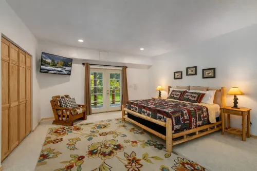 River Road Lodge 7 Bedroom Lodge by NW Comfy Cabins by RedAwning - Jacuzzi