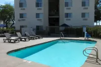 Comfort Inn & Suites Phoenix North - Deer Valley - Yüzme Havuzu
