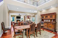 Lovely Home for Entertaining with Saltwater Plunge Pool, Spa & Outdoor Kitchen