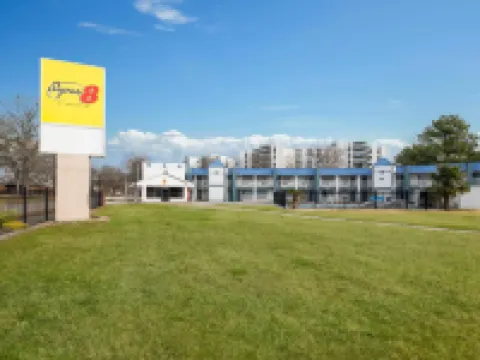 Super 8 by Wyndham Portsmouth - Norfolk Hotels in Portsmouth
