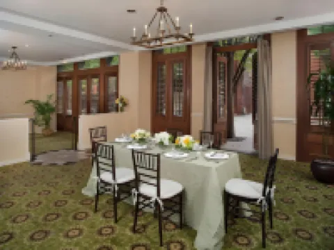 โรงแรมเดอะ เบิร์กลีย์ โรงแรมในริชมอนด์