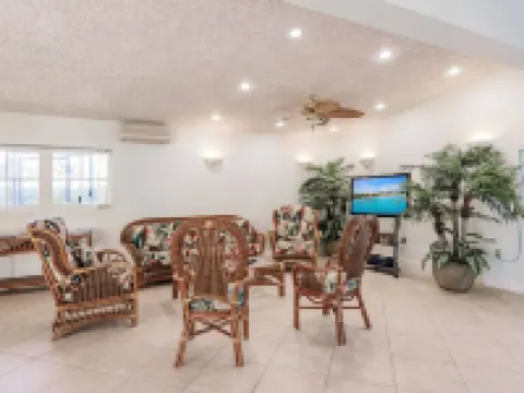 Steps to Siesta Key BEACH!  Pool, Tennis Court, Shuffle Board, Basketball! Hotéis em Siesta Key