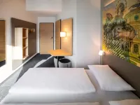 B&B HOTEL Würzburg-Altstadt - parking