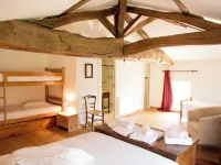 Le Logis D'Azé Hôtels à : Azé