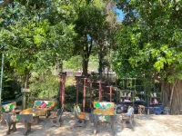 Beyond Pub, Guest​ House & Hotel - С баром