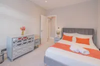 Luxury 3BR W Garden Parking Near Spurs Stadium
