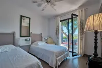 400m from the sea, Villa with splendid sea view, heated infinity pool