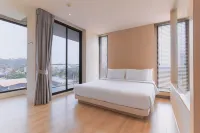 Balcony Seaside Sriracha Hotel & Serviced Apartments - Beach