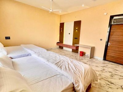 Hotel Keshav Palace
