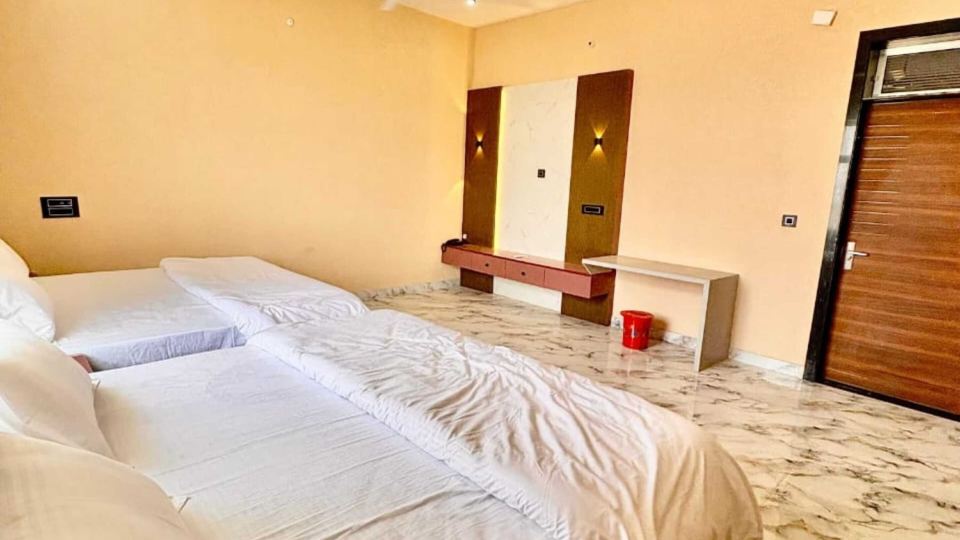 Hotel Keshav Palace