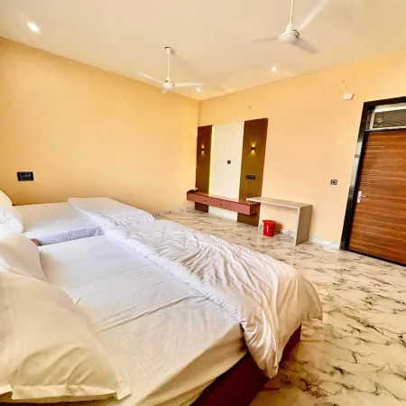 Hotel Keshav Palace