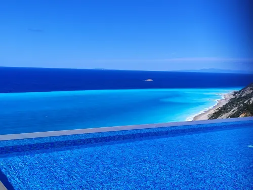 Okeanos Vine Luxury Villa - parking