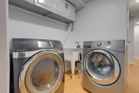 Big 1bed Suite with fast Internet, Office & Private Bath