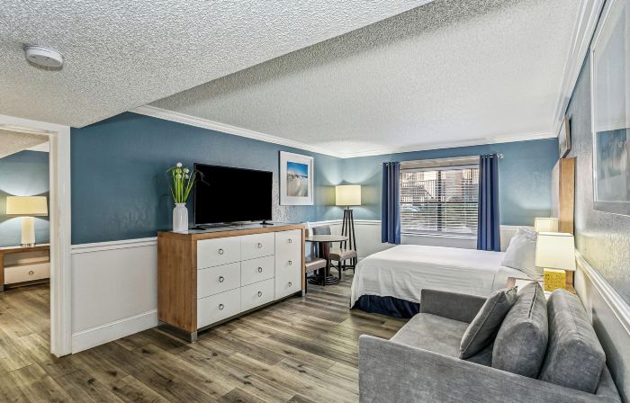 At Home Inn - Pensacola