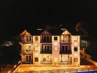 PREMIUM HOTEL BLUE P-I-N-E PALACE Отели в г. 