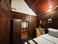 Villa Banana Leaf