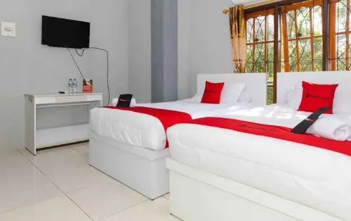RedDoorz Plus Near Transmart Kairagi Dua Manado