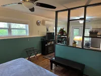 La Cabaña, a Quiet, Modern King Studio Retreat in Hot Springs Village, Arkansas
