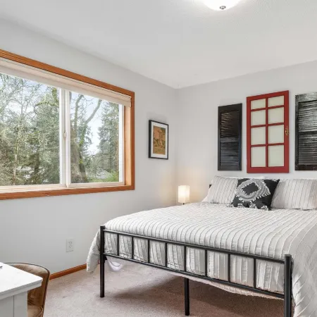 Oakway Oasis - 6 Minutes To Autzen 4 Bedroom Home