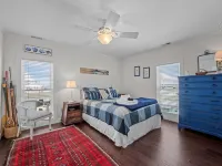 Sea la VIE 3 Bedroom Home by RedAwning - parking