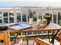 Albatross Guest House Hotels near Long Beach