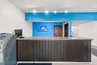 Days Inn by Wyndham Fond du Lac - parking