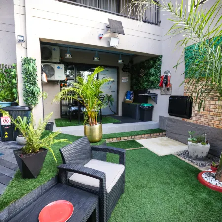 Luxury 2-Bedroom Apartment Near or Tambo with Private Garden & Heated Pool