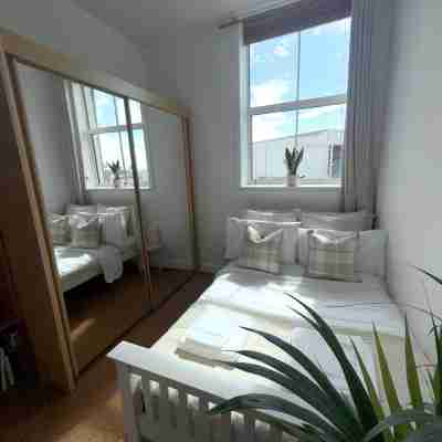 Charming 2-Bedroom Apartment in Vibrant Ashton Gate, Bristol Rooms