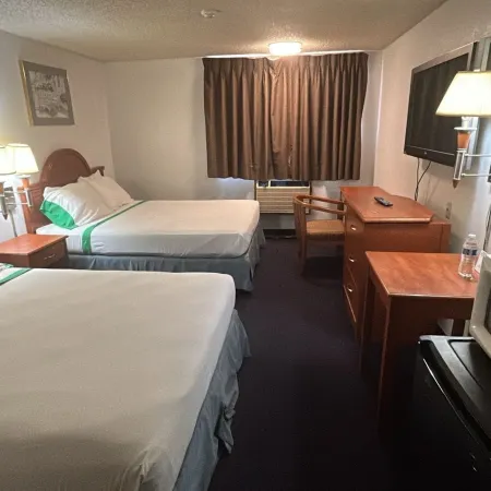 Tacoma Port Inn Fife I-5