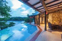 Savasi Island Resort - Pools
