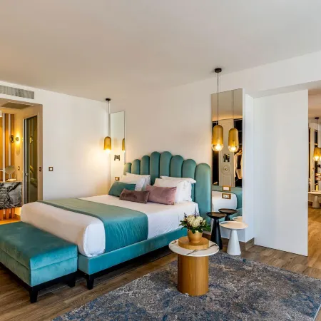 Cresanto Luxury Suites