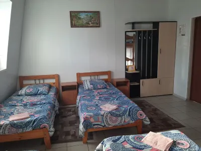 Yuzhnyij Dvorik Hostel Отели в г. 