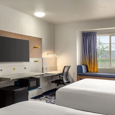 Microtel Inn & Suites by Wyndham Salt Lake City Airport Hotel dekat Lapangan Golf Wingpointe
