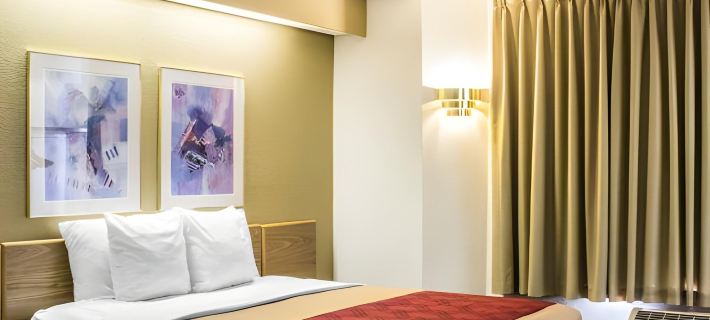 Quality Inn & Suites Raleigh North Raleigh Hotel a Raleigh