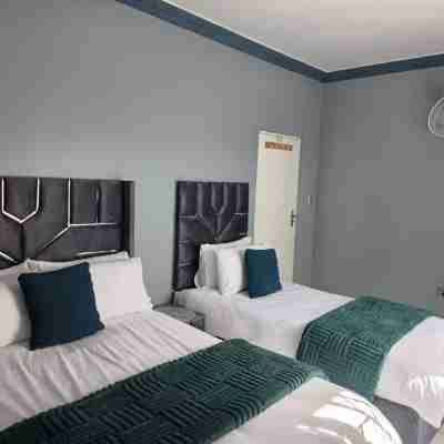 Crompton Guesthouse 786 Rooms