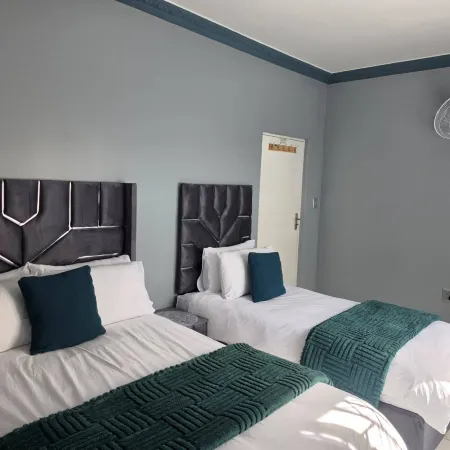 Crompton Guesthouse 786