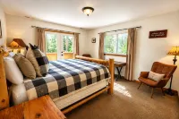 Just Plain Getaway 3 Bedroom Home by NW Comfy Cabins by RedAwning