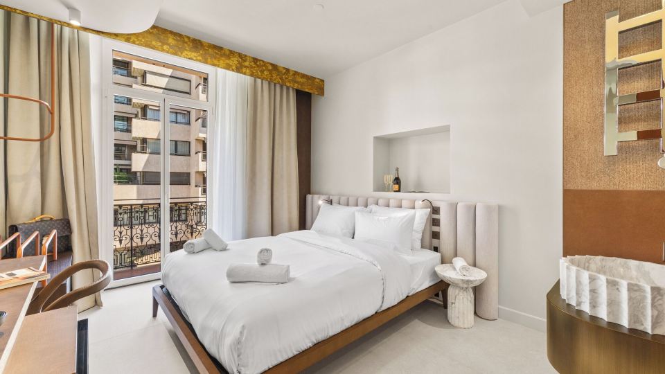 Modern Waikiki Hotel