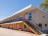 Lakeside Villa & Nordic Spa Hotels near Penticton Regional Airport