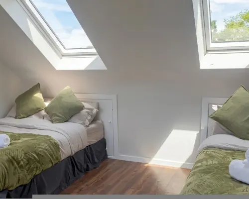 Spacious 3BR Flat Sleeps 7 in Greenford Hotels in Greenford