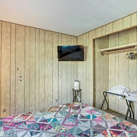 Cozy Chiloquin Retreat < 30 Mi to Crater Lake!