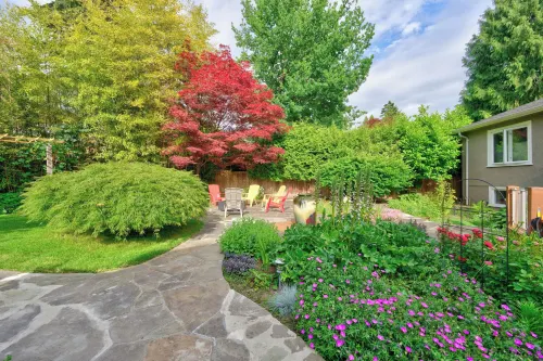 Tranquil Garden Level Retreat near UBC & Airport - Pensions