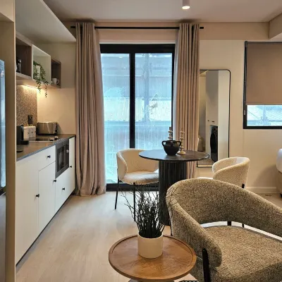 TEN on V - Fluent Serviced Apartments Hôtels à proximité de : Parlement du Cap