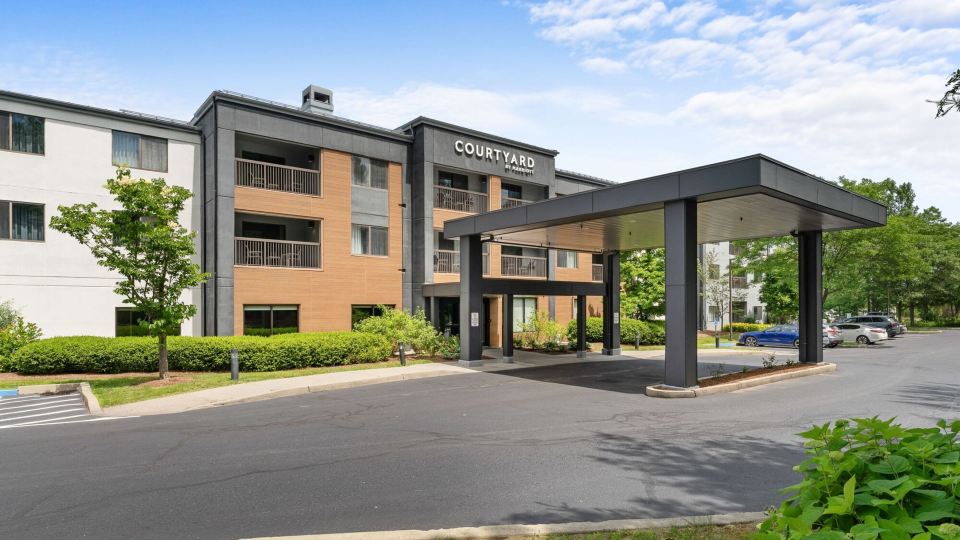 Courtyard Burlington Williston
